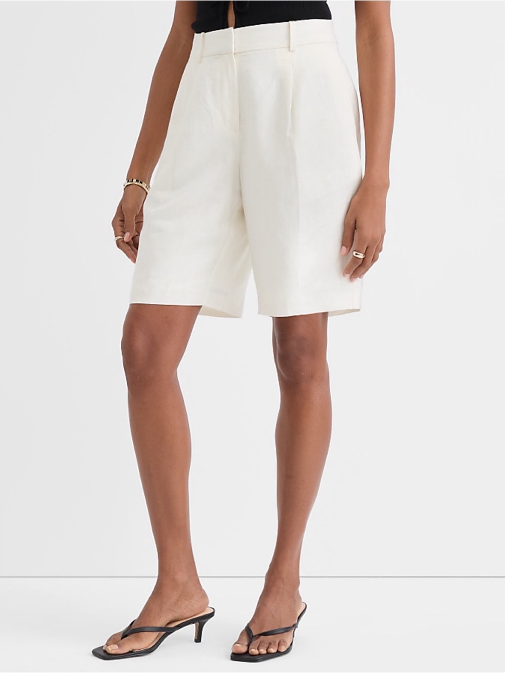 LOFT White Pleated Bermuda Short! 🐚